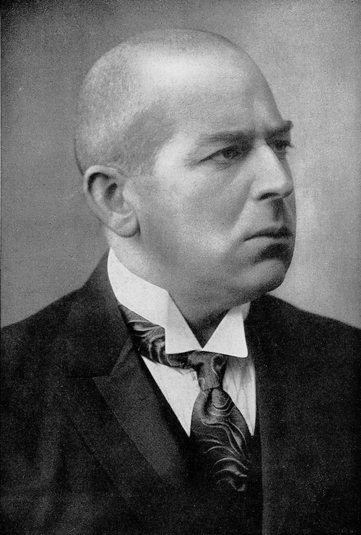 Oswald Spengler (1880–1936), German historian and philosopher of civilizational cycles. His two-volume <em style=